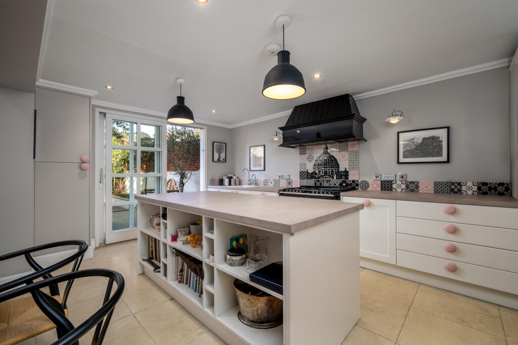 House in London - View 3