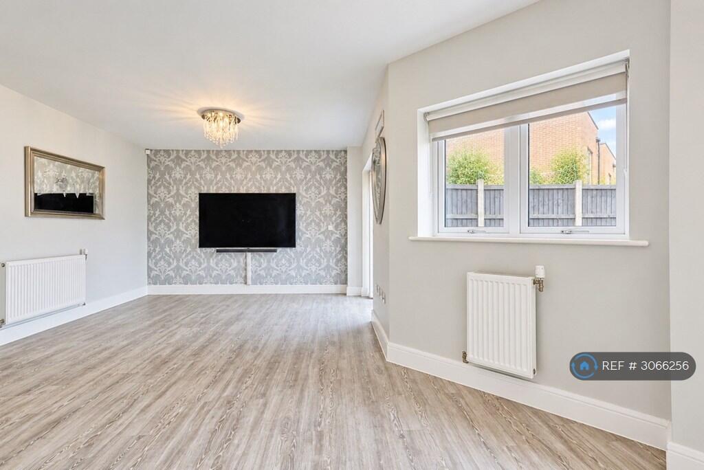 House in Chelmsford - More