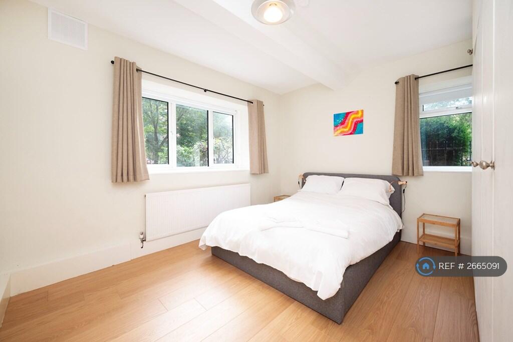 Main image of property: Bracklyn Court, London, N1