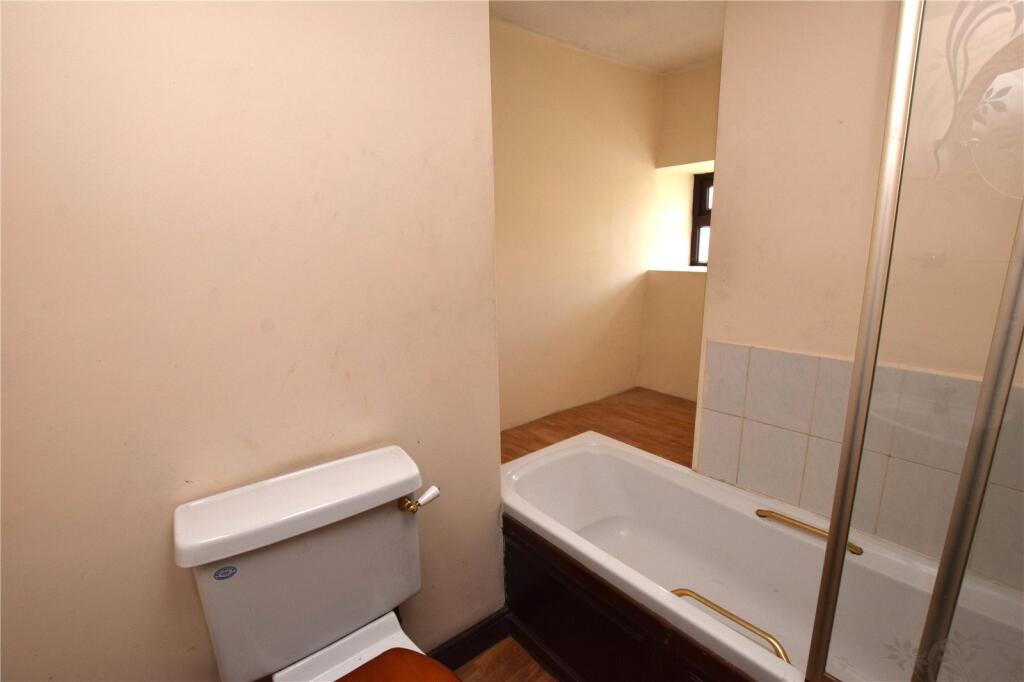 House in Bradford, West Yorkshire - View 3