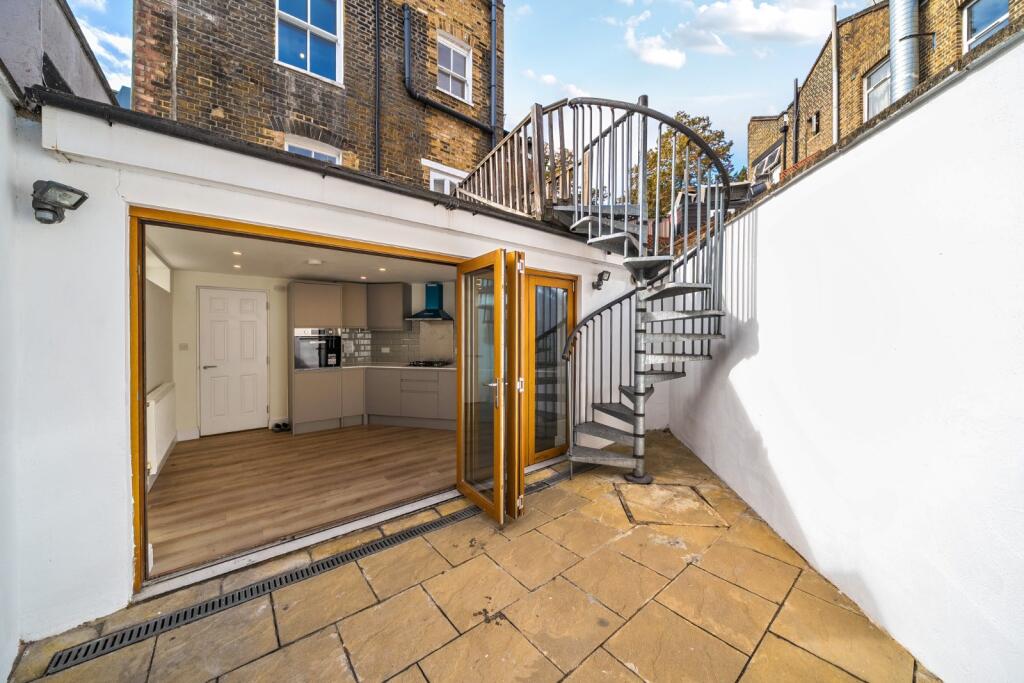 House in London - View 4