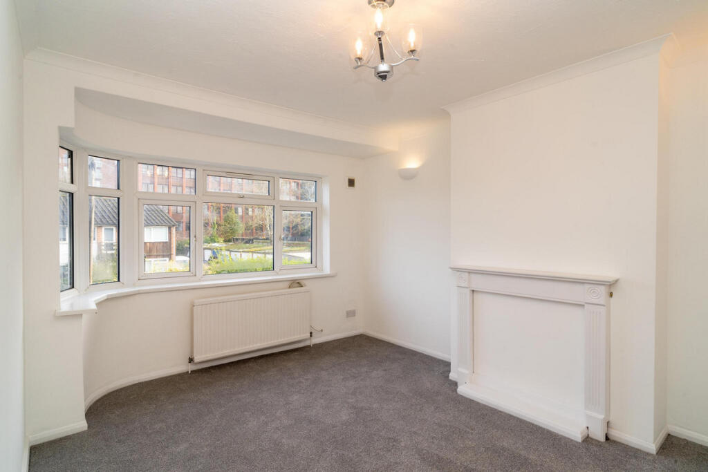 Apartment in Hertsmere, Elstree and Borehamwood - View 2