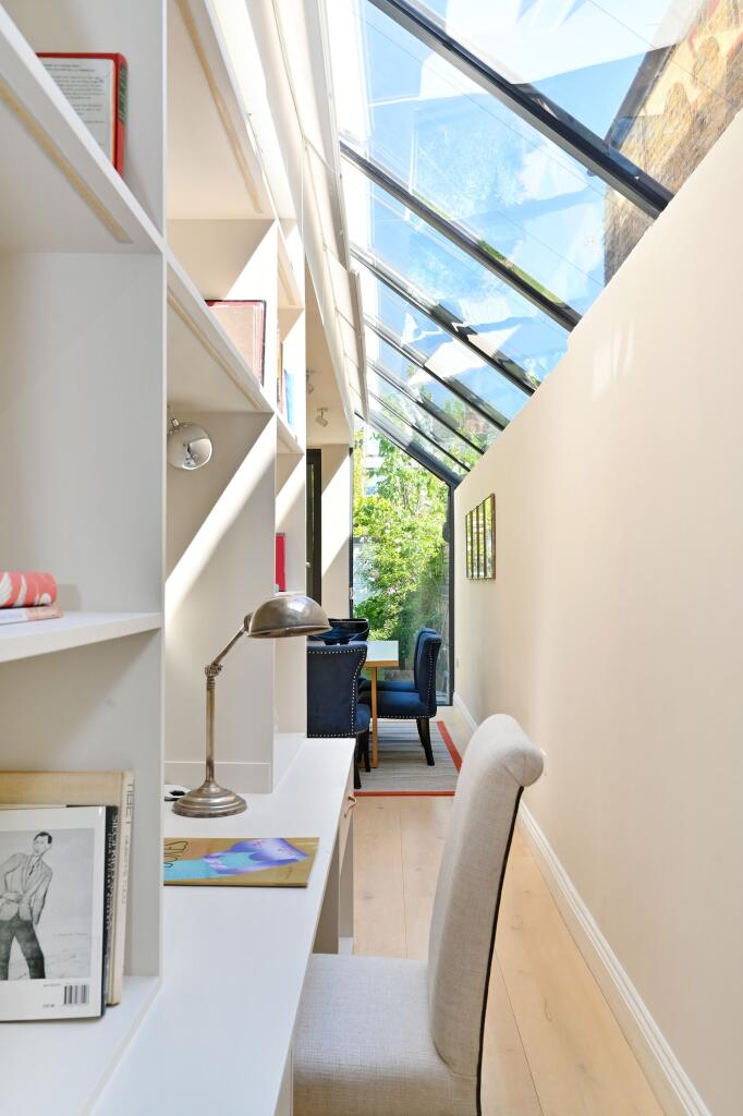 House in London, Silchester Estate, North Kensington - View 5