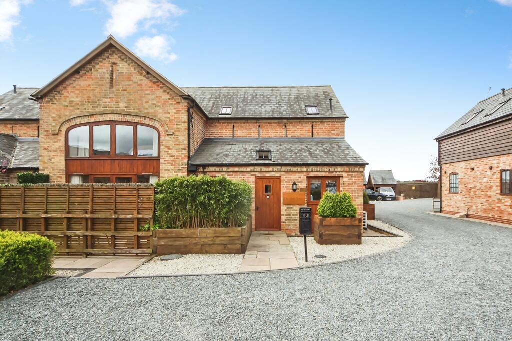 Main image of property: Kineton Road, Warwick, CV35