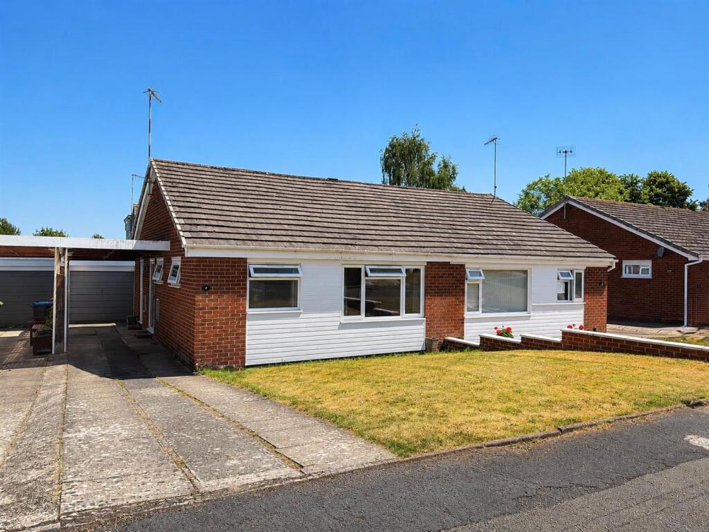 Main image of property: Lowes Avenue, Warwick