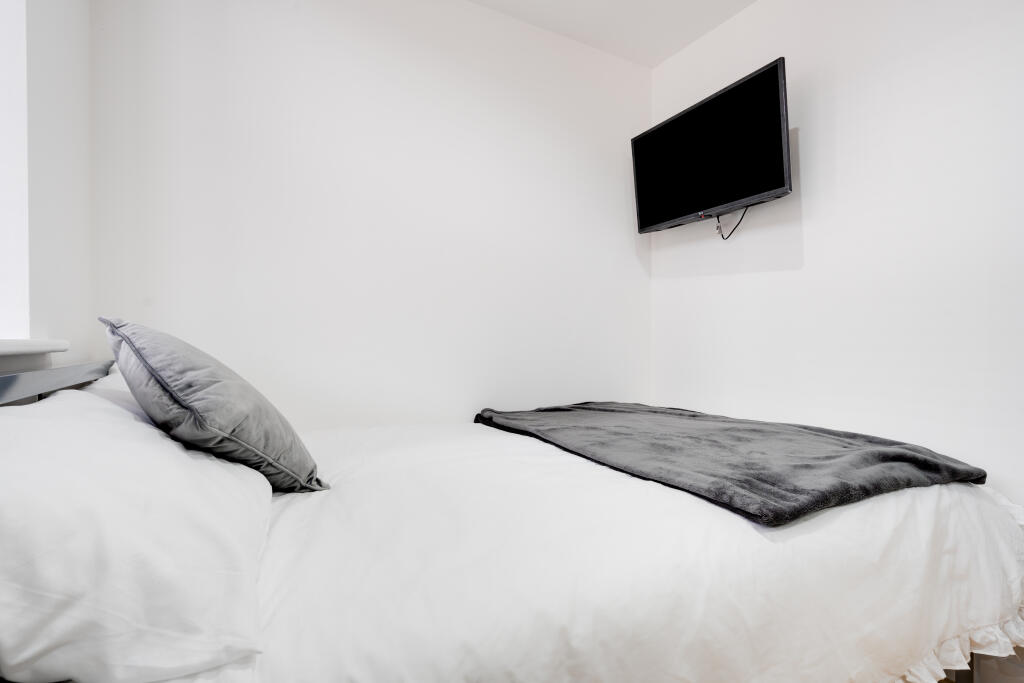 1 bedroom house share for rent