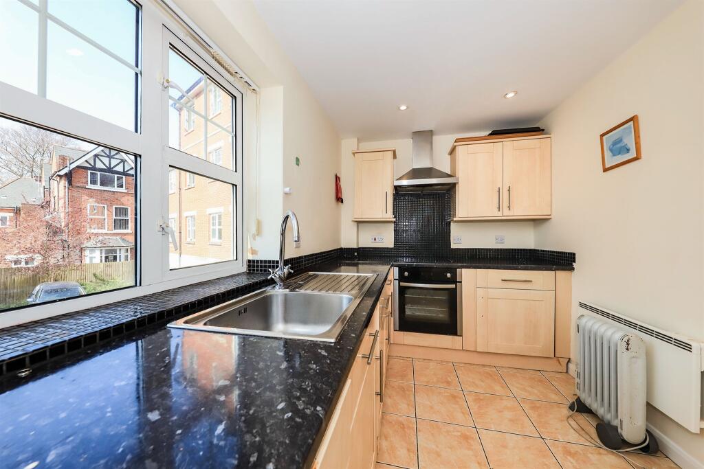 Apartment in Wolverhampton, West Midlands - View 2