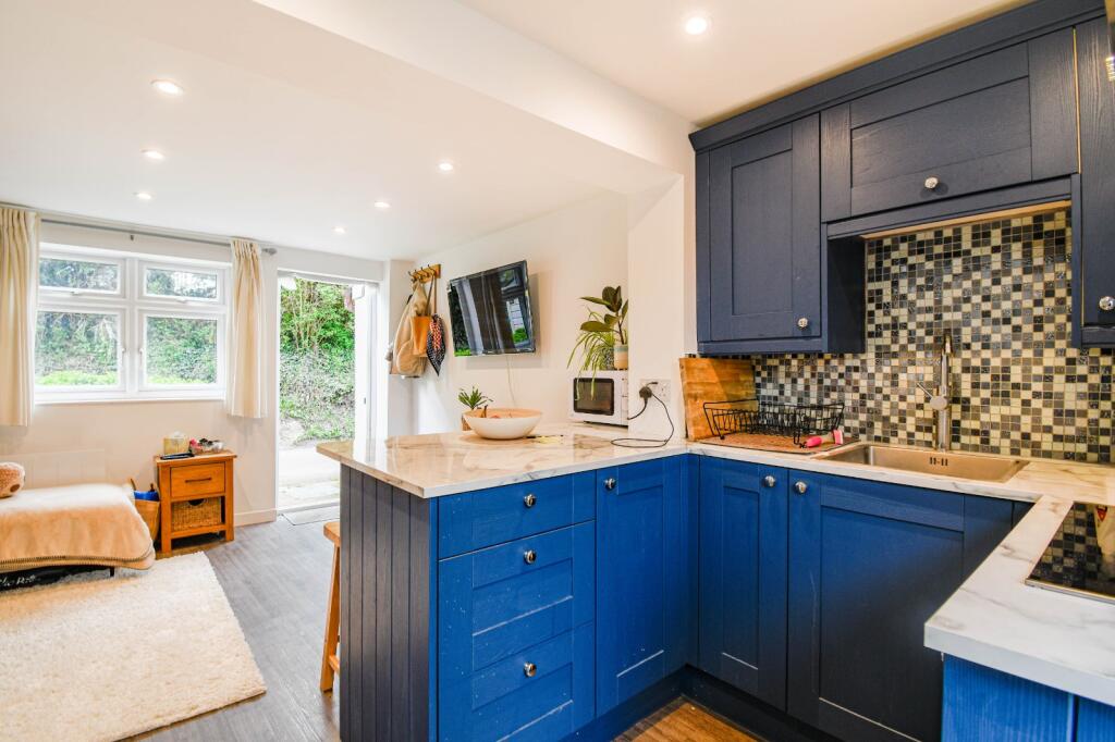 Kings Corner, Pewsey, Wiltshire, SN9 photo 4