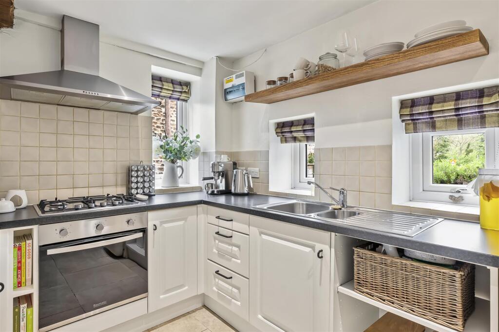 House in Bradford, Addingham - More