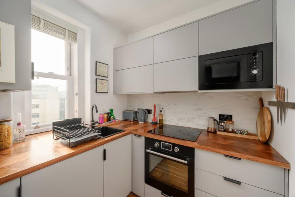 Apartment in Edinburgh, Leith - View 5