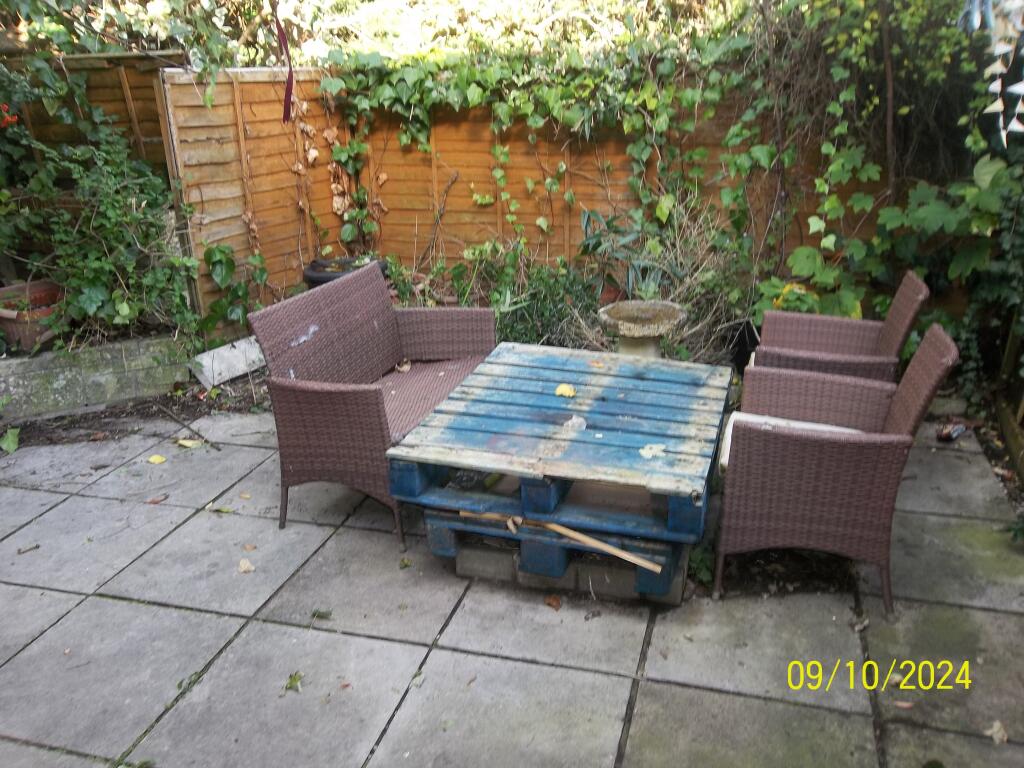 4 bedroom end of terrace house for rent