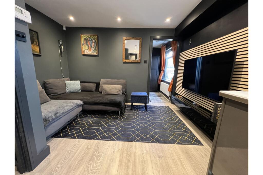 Apartment in Brighton, Southwick - View 3