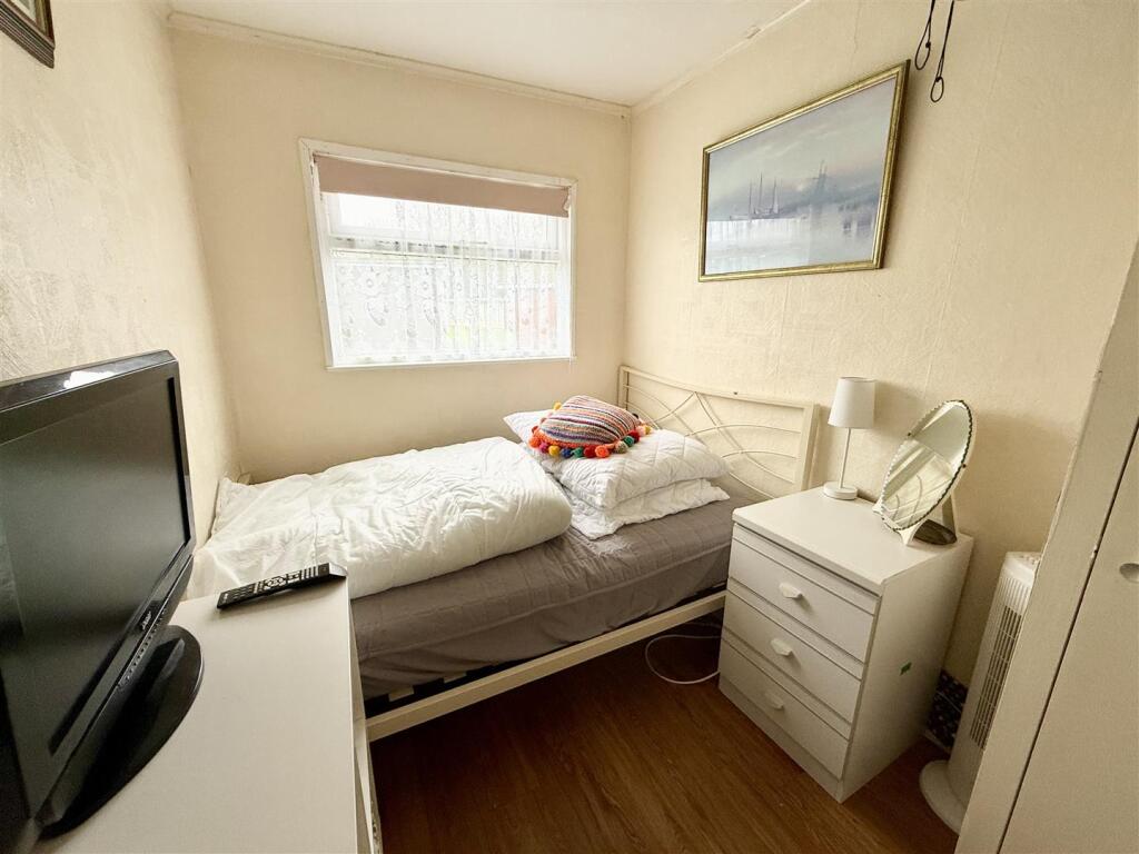 Broadside Chalet Park, Stalham NR12 photo 4