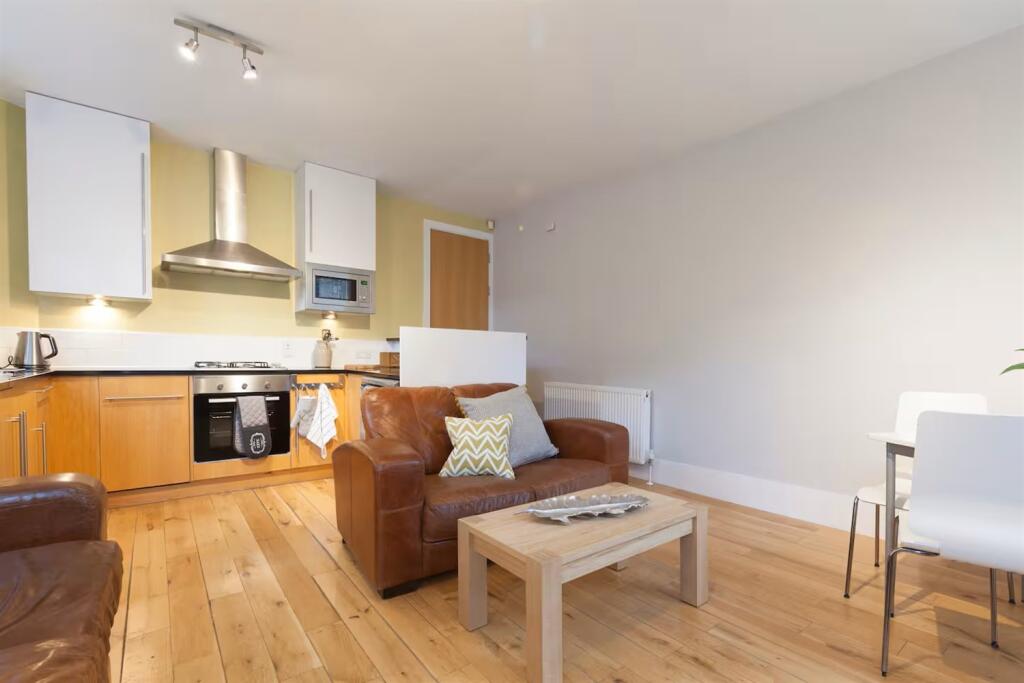 Apartment in Leeds - More