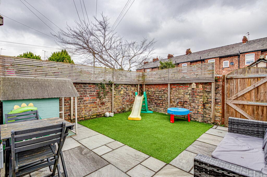 Barton Avenue, Urmston, Manchester, M41 photo 4