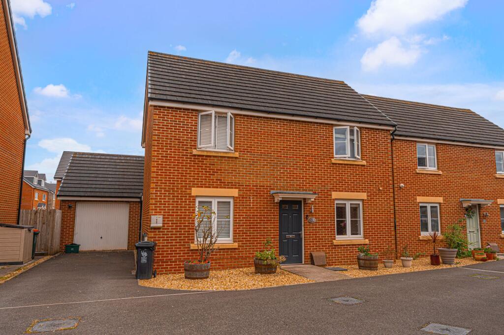 3-bed detached on Obama Grove, Rogerstone, NP10, £360,000