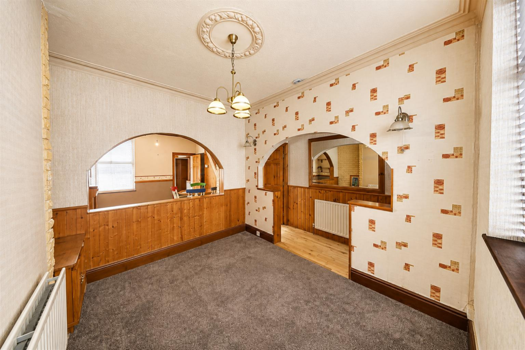 House in Hull - View 4