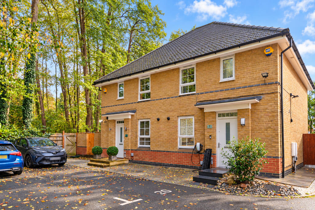 Main image of property: Furnace Green, RH10 