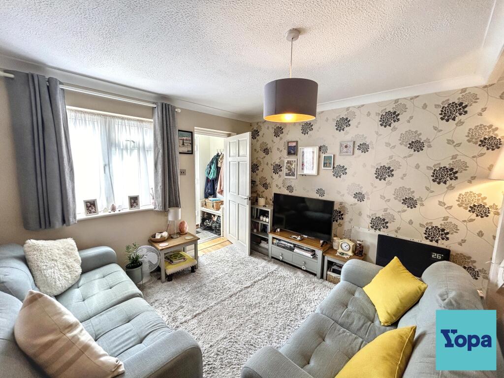 House in Southend-on-Sea, Eastwood - More
