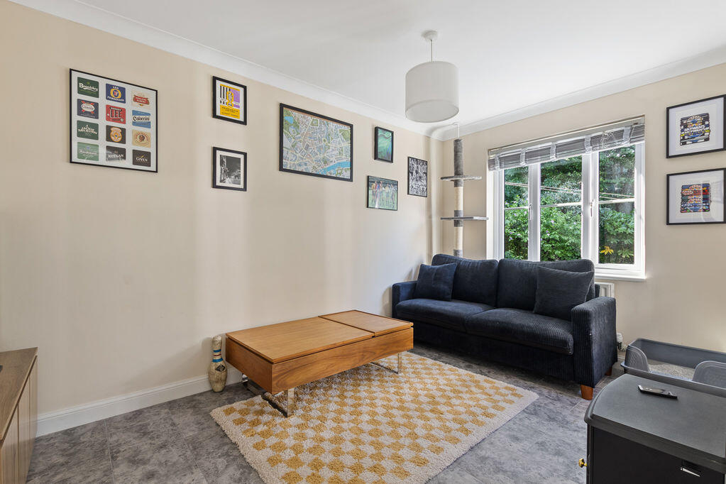 House in Chichester, Boxgrove - More