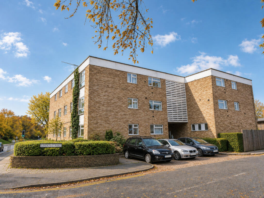Main image of property: HORSELL, WOKING, GU21