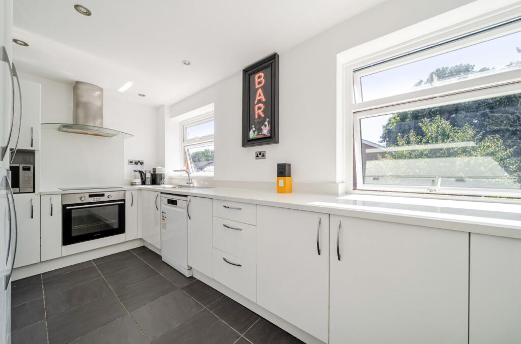 Broadheath Drive, Chislehurst, Kent, BR7 photo 5