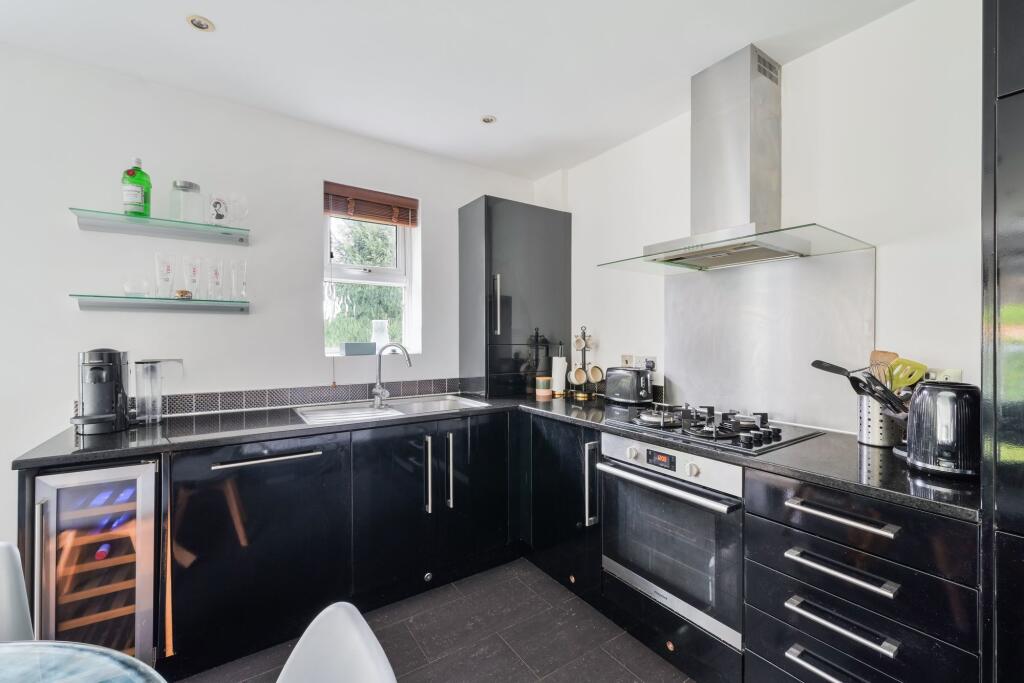 Apartment in Reigate and Banstead, Surrey - View 3