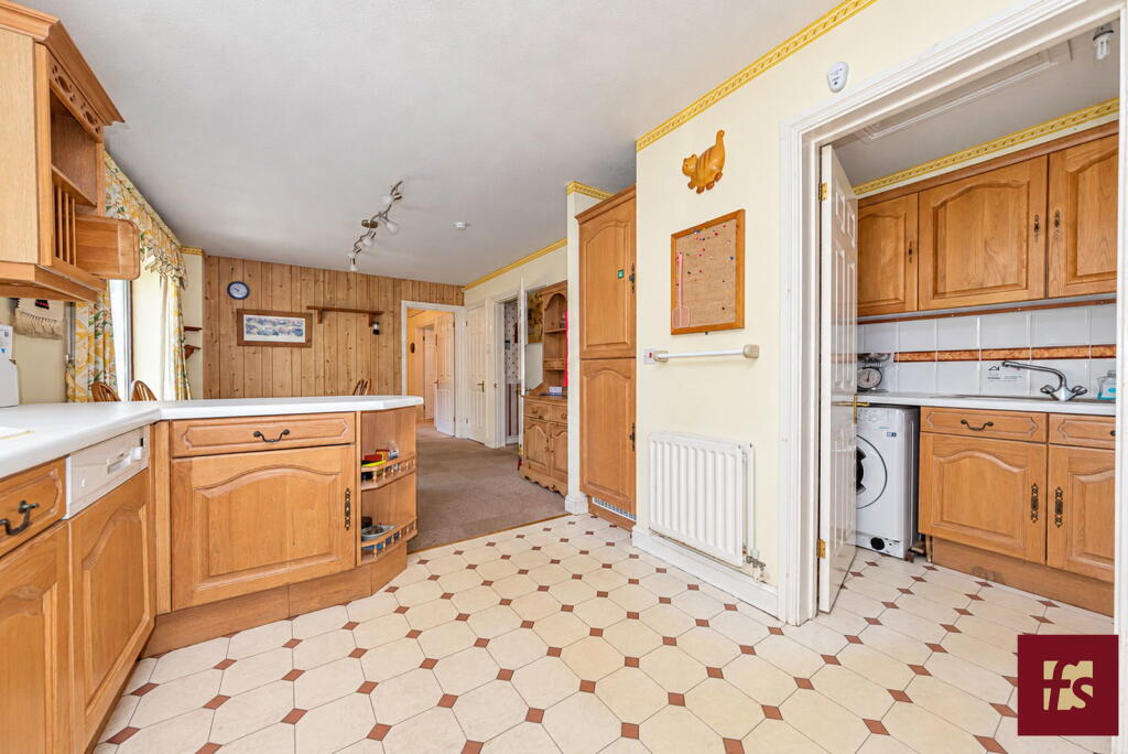 House in Crowthorne, Oakham Park, Wokingham - View 5