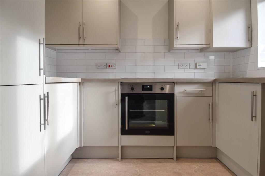 House in Bromsgrove, Alvechurch - More
