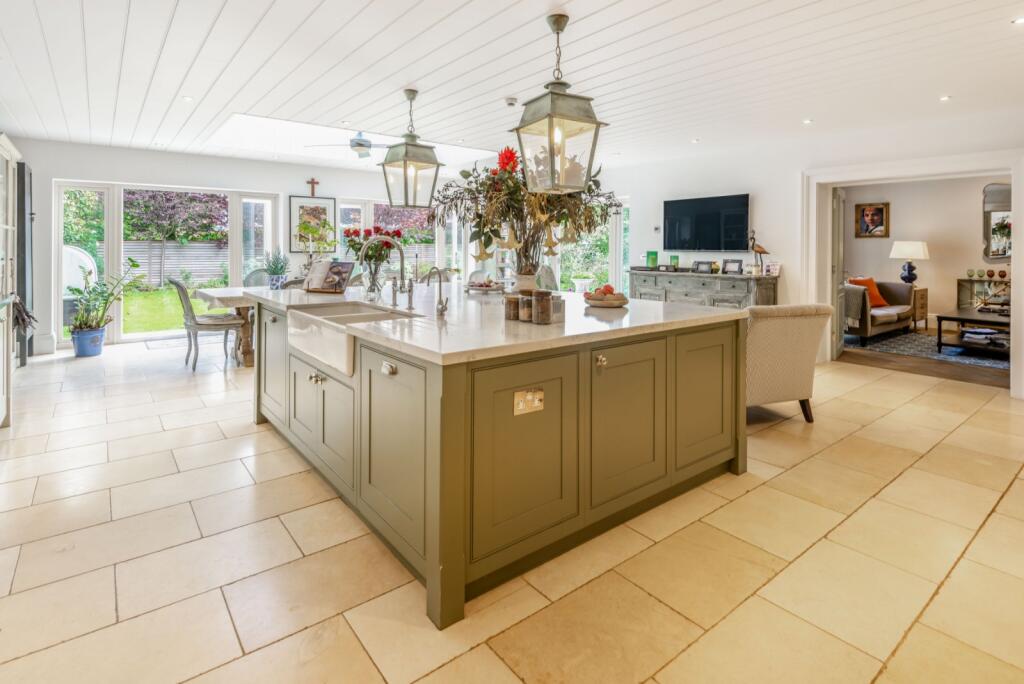 House in Windsor - View 5