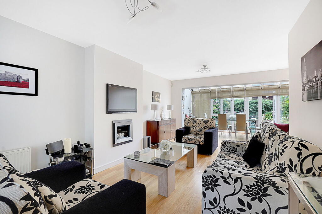 Northwood Drive, Waterstone Park, Greenhithe, DA9 9RG photo 2