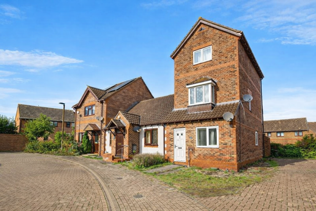 Main image of property: Twitchen Lane, Furzton, Milton Keynes, MK4