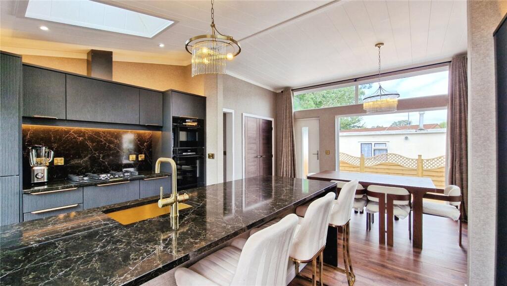 Hermitage Park, Warfield, Bracknell, Berkshire, RG42 - View 4