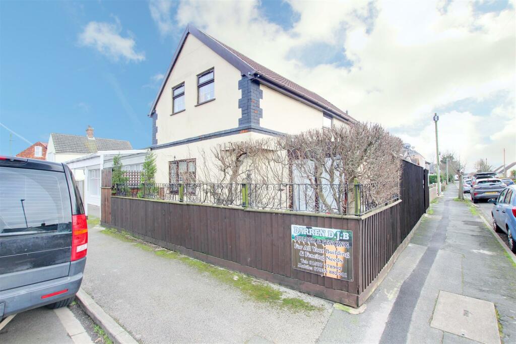 2-bed detached on George Street, Mablethorpe, £195,000