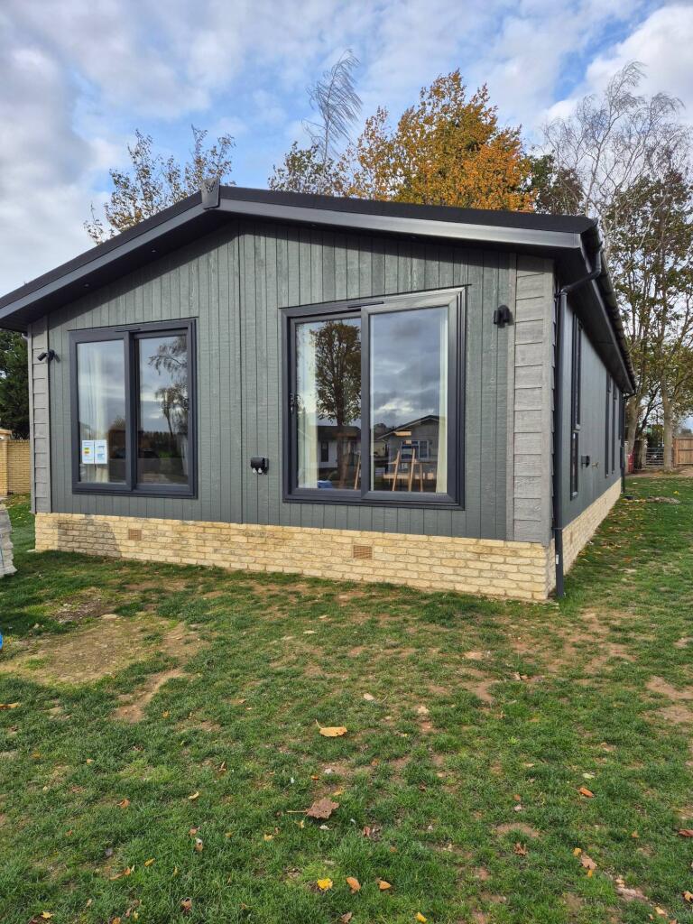 2-bed caravan on , Twyning, GL20 6DL, £279,995