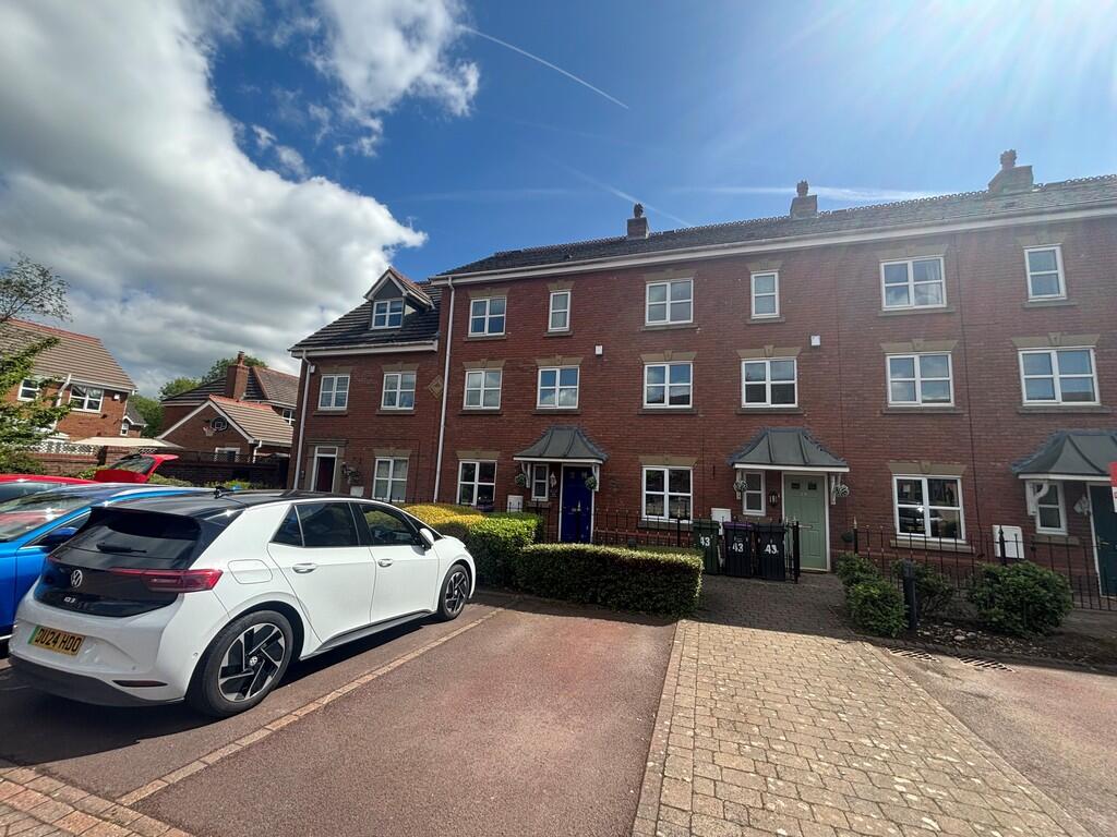 3-bed house on Gatcombe Way, Priorslee, £225,000