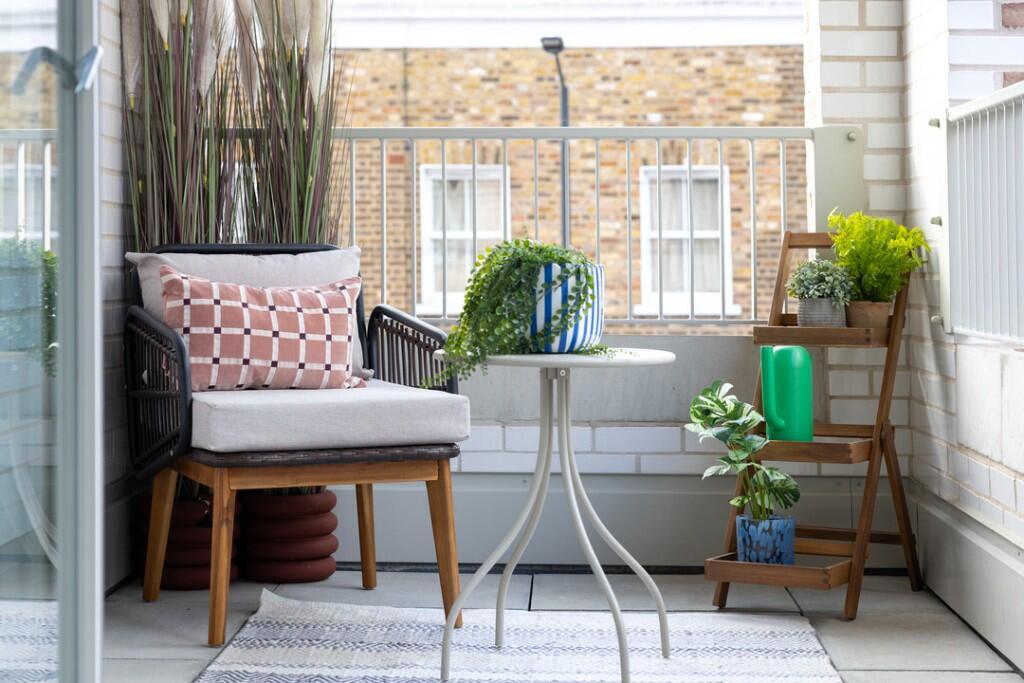 Main image of property: 201 Commercial Way,
Peckham,
London ,
SE15 1BW