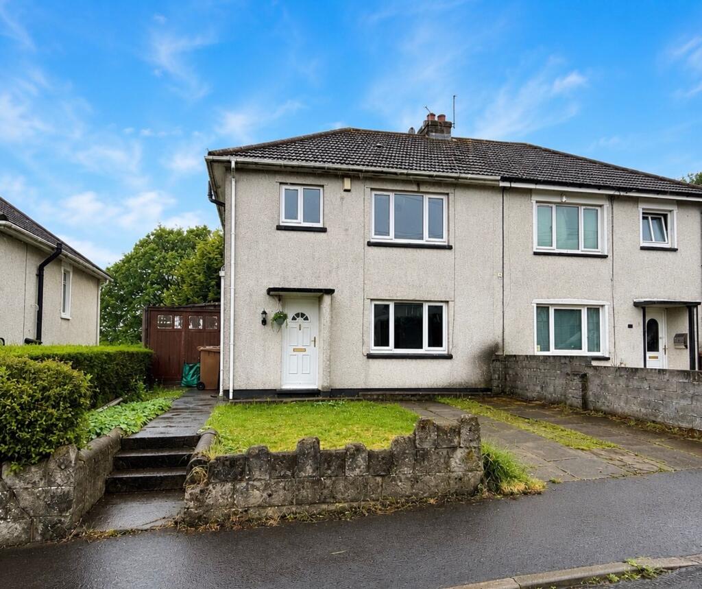 3-bed semi-detached on Fleur De Lys Avenue, Pontllanfraith, NP12, £179,995