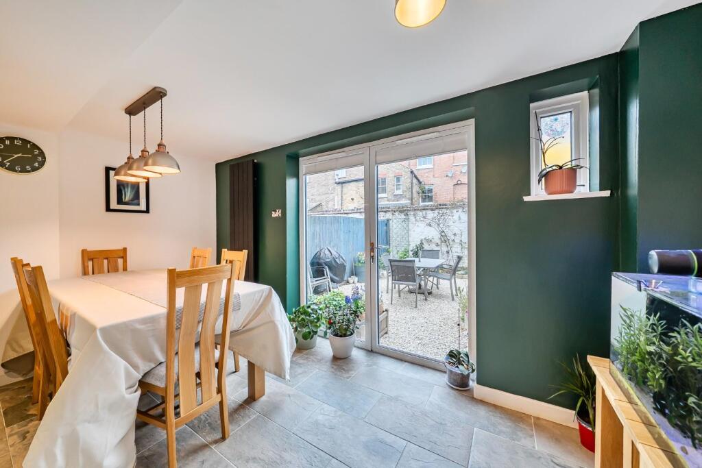 House in Slough - View 4