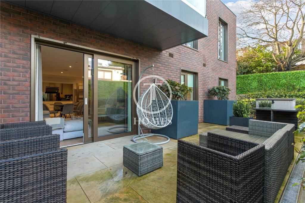Hillview Gardens, London, NW4 photo 3