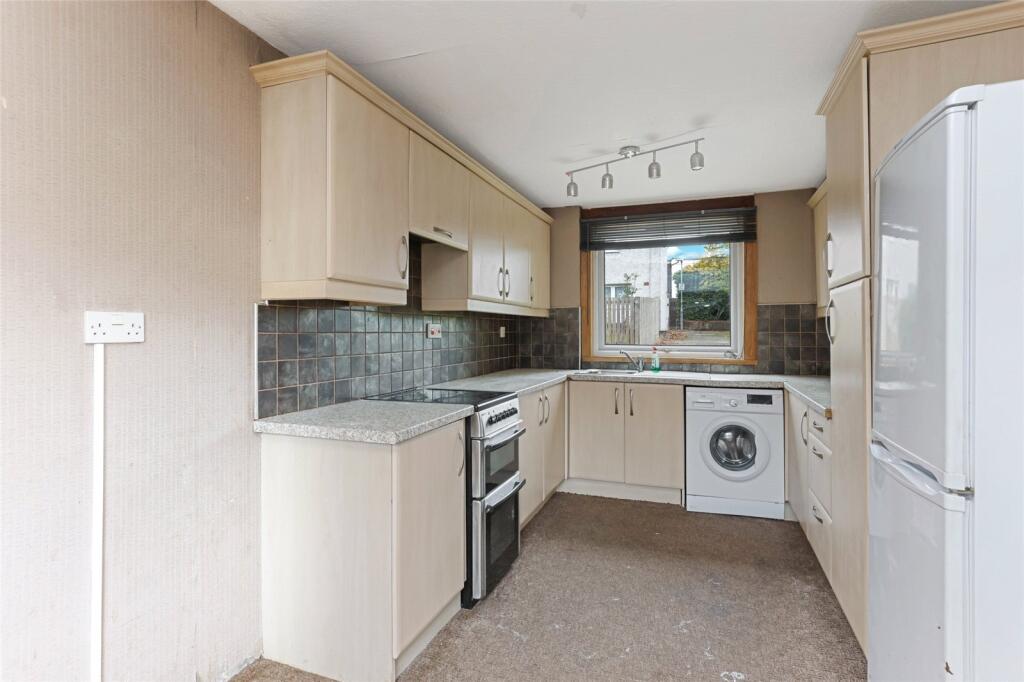 House in Cumbernauld, Carbrain - More