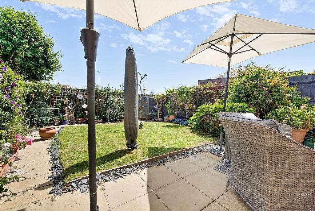 Minerva Crescent, Gunwharf Quays - View 5