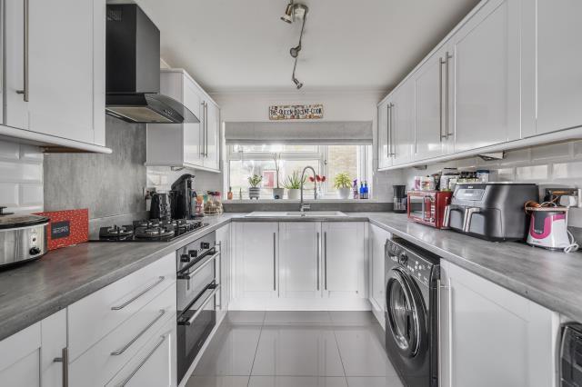 House in Bracknell, Hanworth - View 3