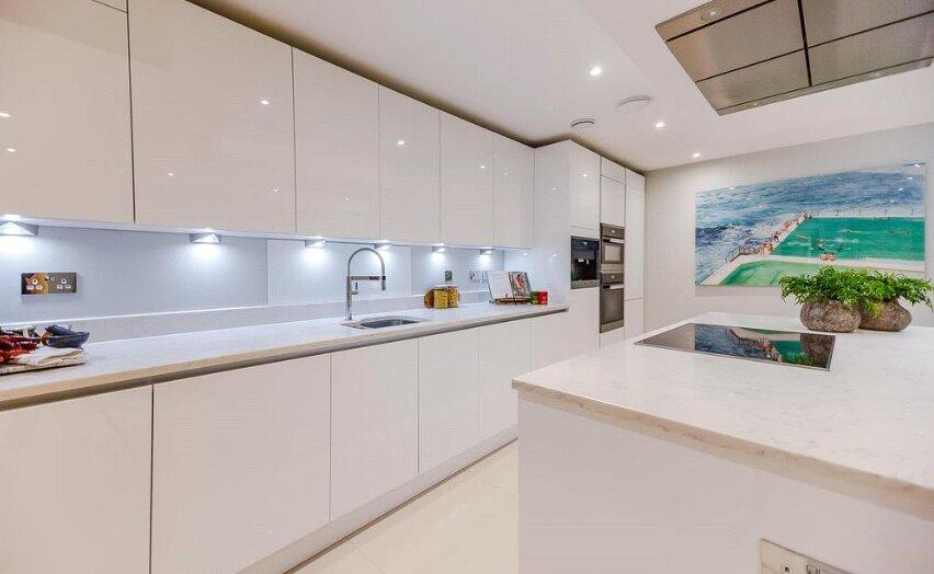 Apartment in London - More