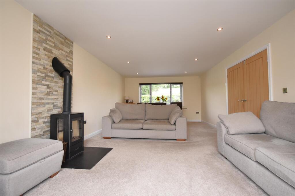 Coniston Road, Neston photo 4