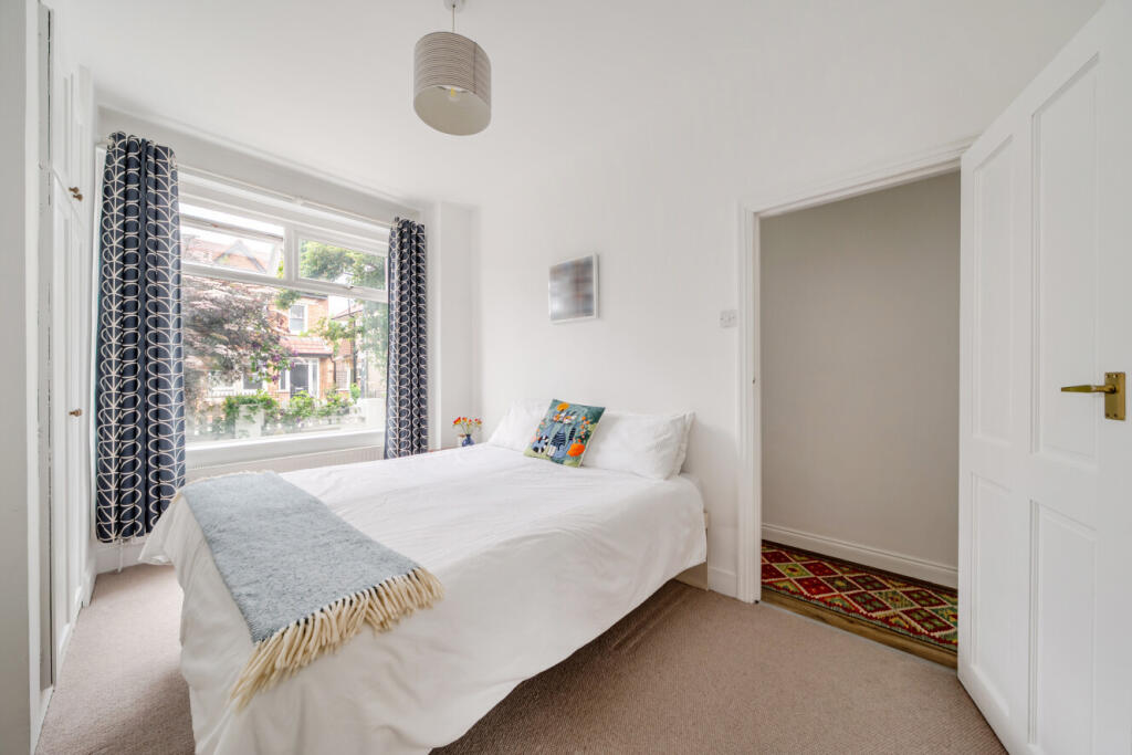 Apartment in London, The Apostles, Raynes Park - View 5