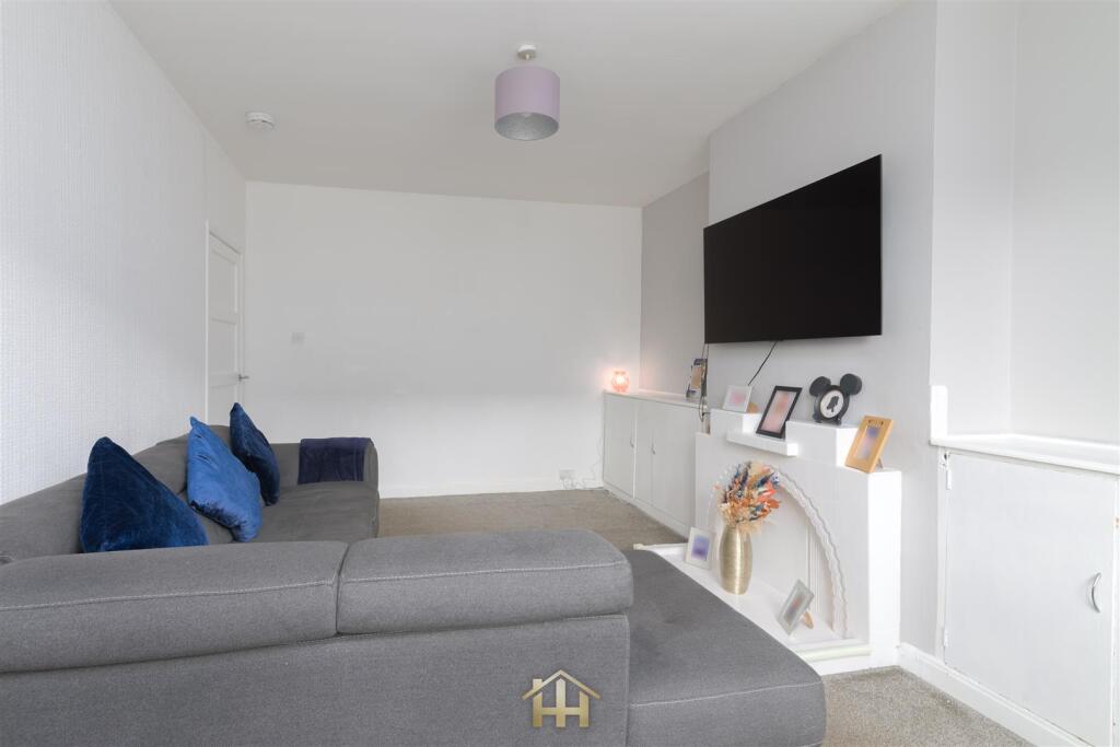 House in Dundee - More