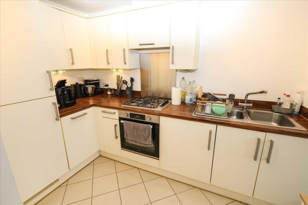 Ashmount Crescent, Cippenham photo 2