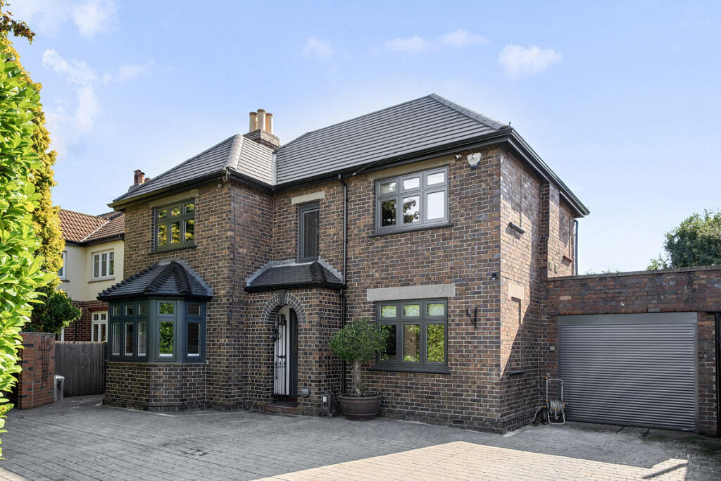 Main image of property: Gloucester Road, Bristol, BS32