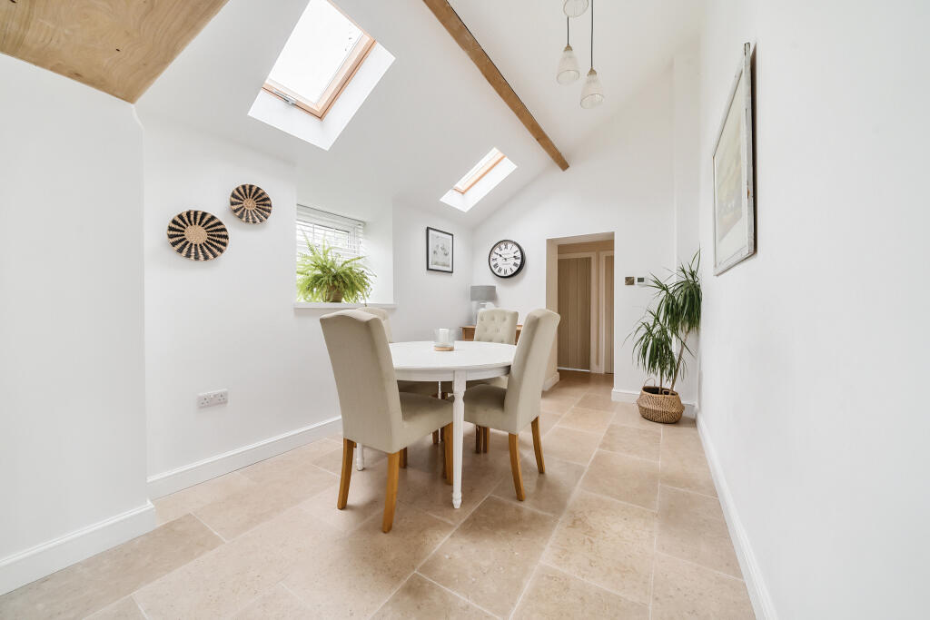 Bryn Offa Cottage, a stunning home in Llandysilio photo 2